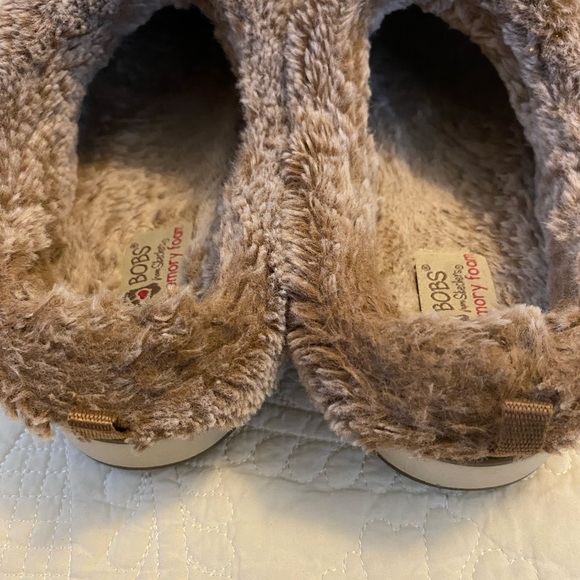 Leopard Print Slippers with Faux Fur Lining. Stylish, Warm and Comfortable. - Picture 4 of 10